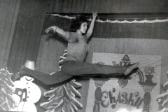 Номер «Гимнастка на свободной проволоке» в исполнении Лидии Соловьёвой, фрагмент Новогоднего спектакля. Конец 1970-х гг.